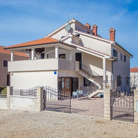 Punta B Hotel Poreč Buitenkant foto